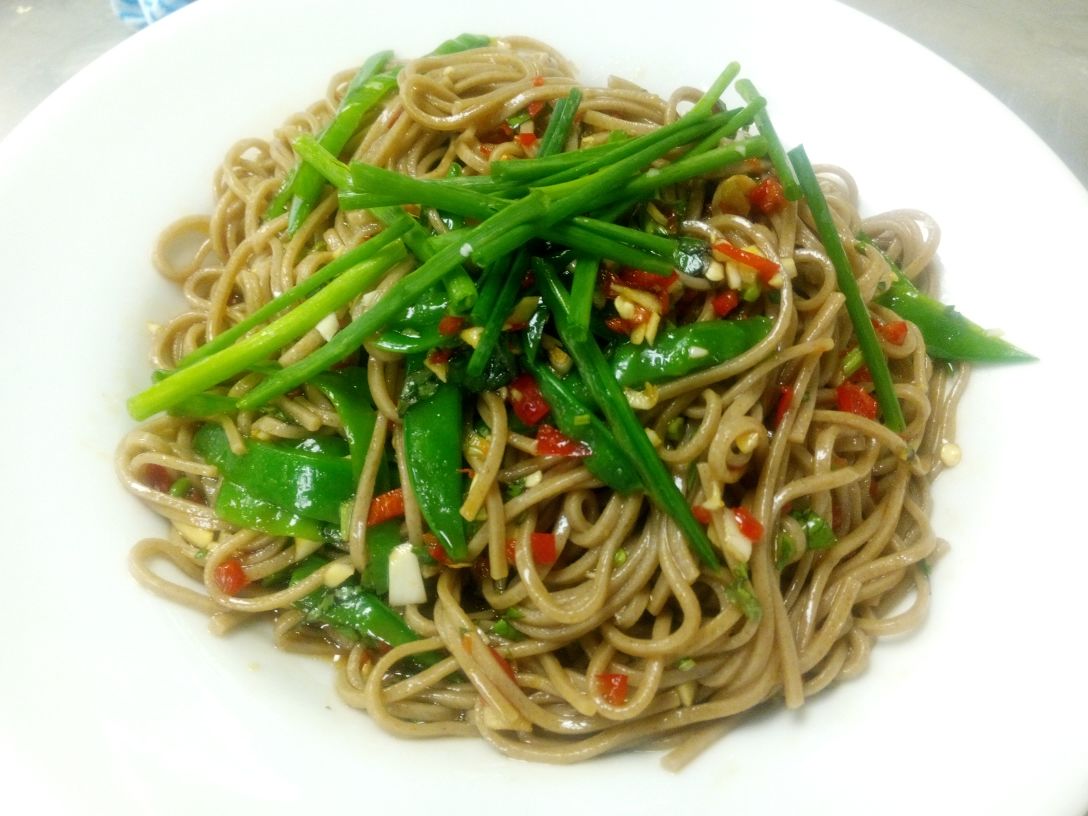DIY Spicy soba noodle salad